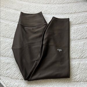 ALO Yoga airlift leggings 7/8 in espresso (S)